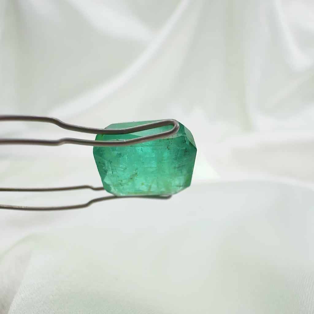 Natural Emerald (Panna) Gemstone