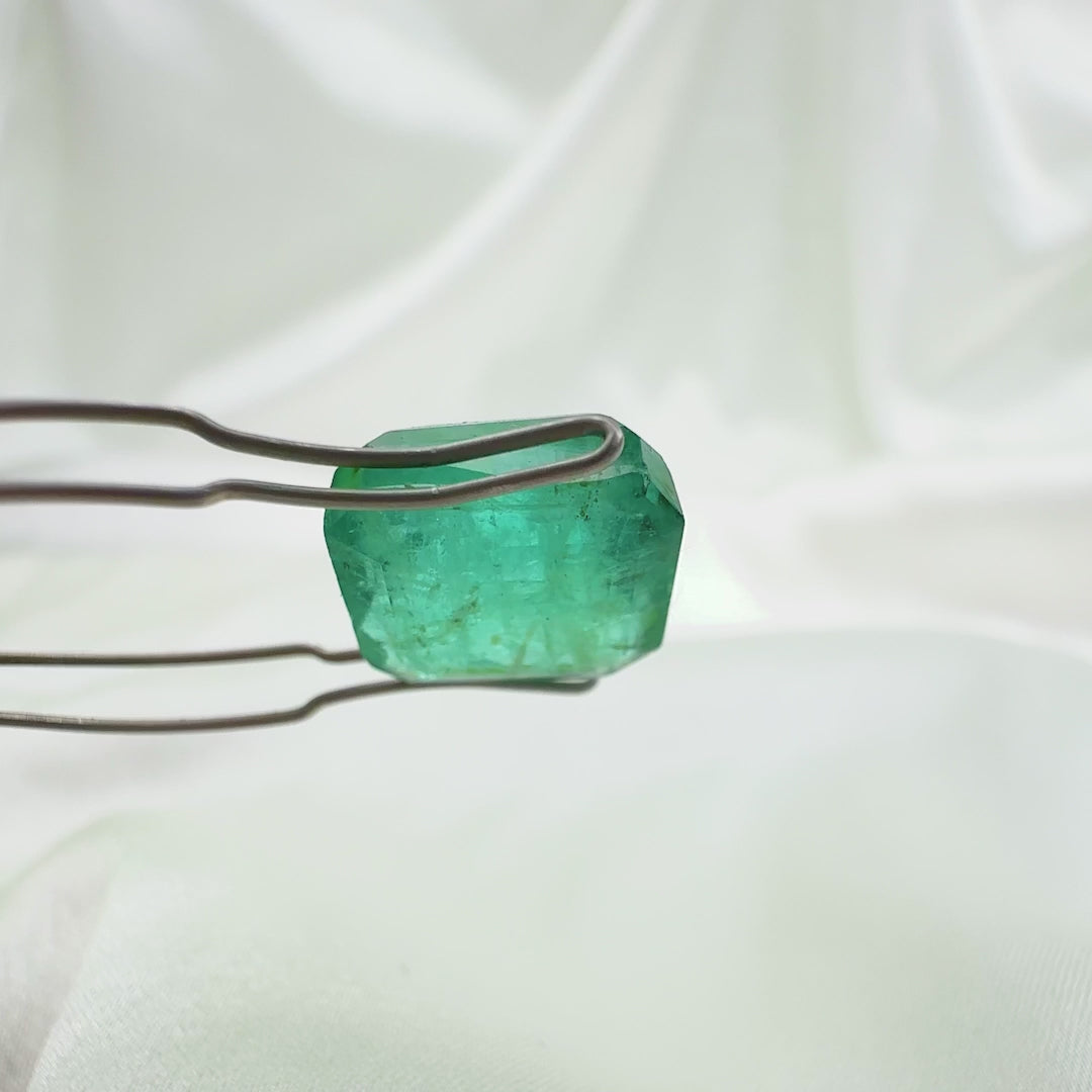 Natural Emerald (Panna) Gemstone